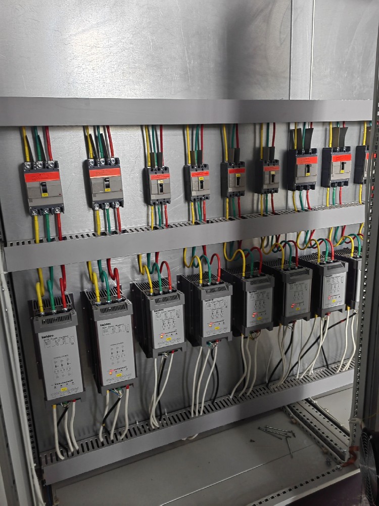 电力调解器负载电压加不上去是什么缘故原由？？？