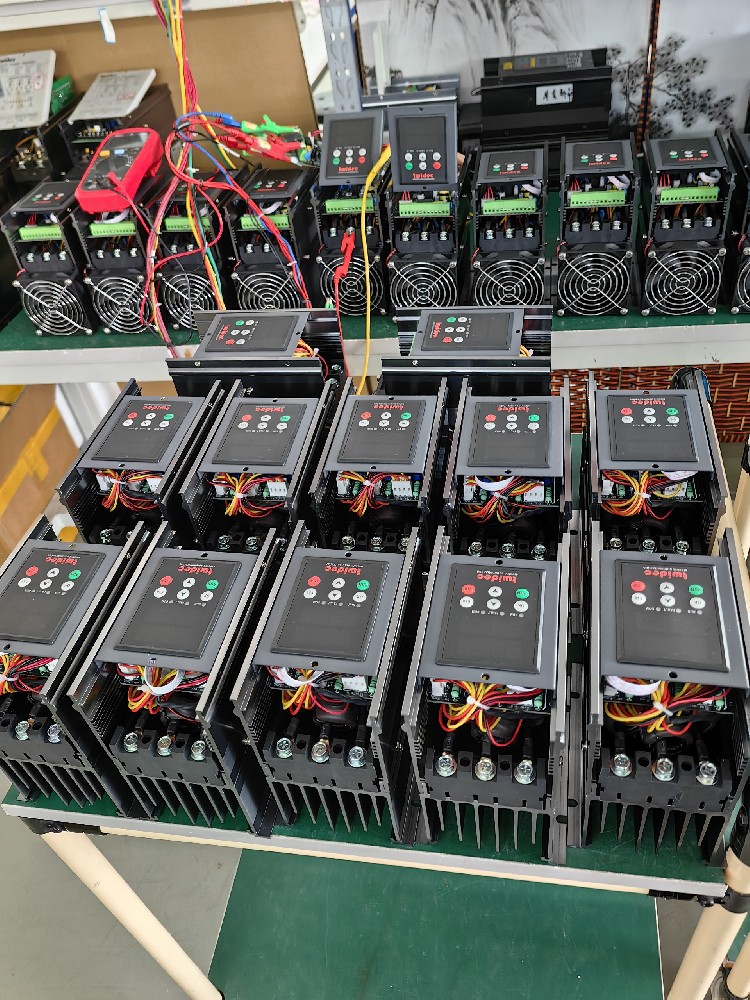 关于小功率且对精度要求极高的实验装备，，，，，应怎样精准选型电力调解器？？