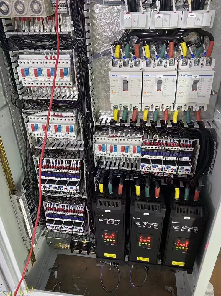 电力调解器在运行历程中，，，，，怎样通过声音起源判断其事情状态是否正常？？