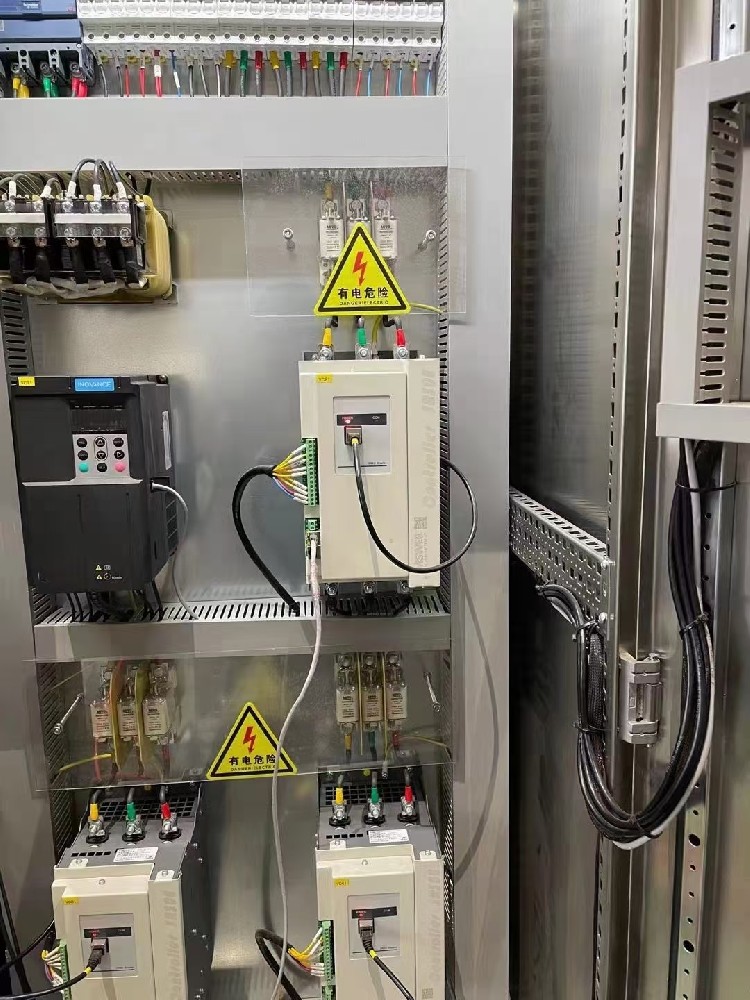 在医疗装备中使用电力调解器，，，，，需要重点关注哪些特殊的清静标准？？？？？