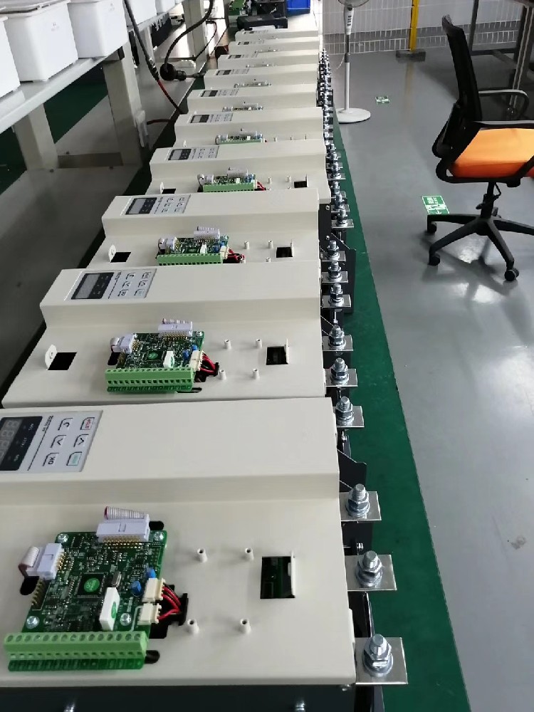 电力调解器与变频器在某些应用场景下功效有重叠，，，，，怎样决议使用哪一个？？？？？