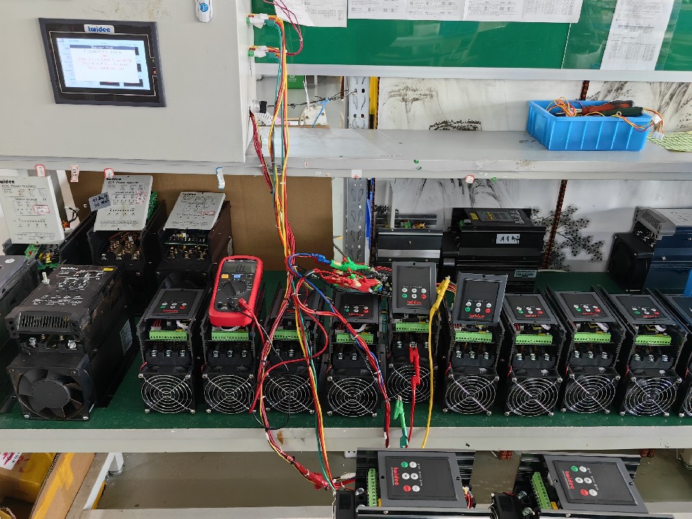 当电力调解器需要频仍切换事情模式时，，，，响应时间过长影响生产效率，，，，怎样优化设置来加速切换速率？？