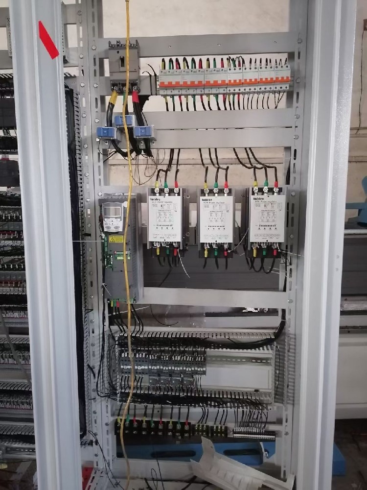 夏日高温高湿情形下，，电力调解器运行不稳固，，经常泛起死机征象，，该怎样应对？？？