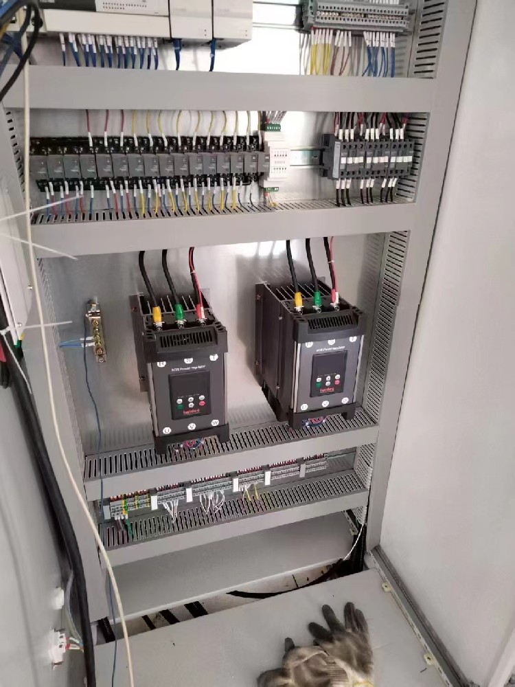 电力调解器在运行中误触紧迫阻止按钮，，恢复正常运行需要举行哪些操作和检查？？？？